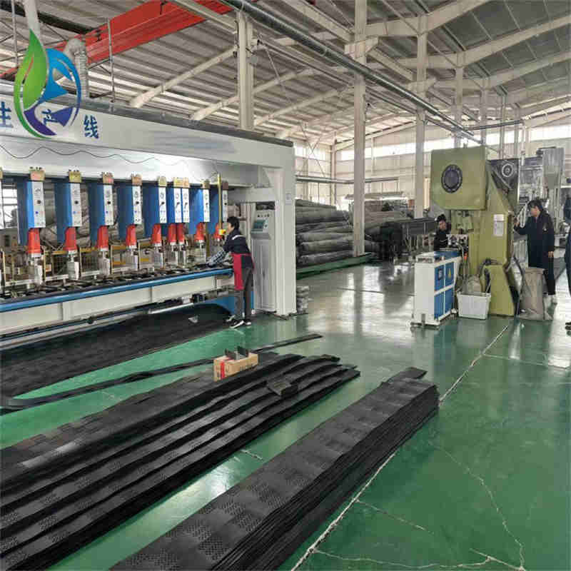 geocell.jpg geocell.jpg